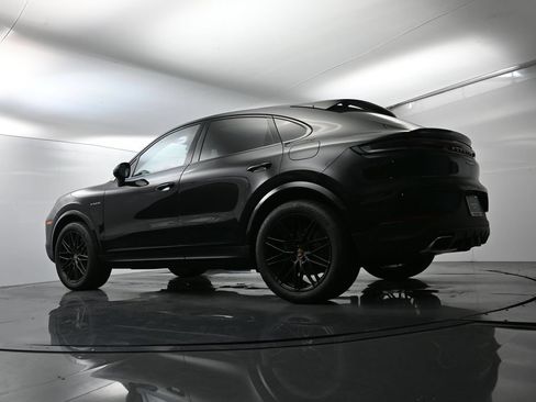 Certified 2026 Porsche Cayenne E-Hybrid Coupe AWD/4WD image 48