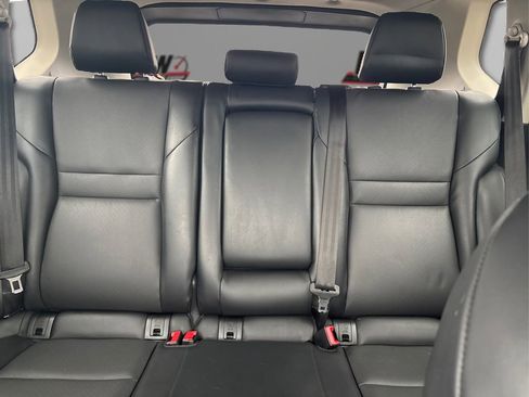 Used 2021 Nissan Rogue SV w/ Premium Package image 19