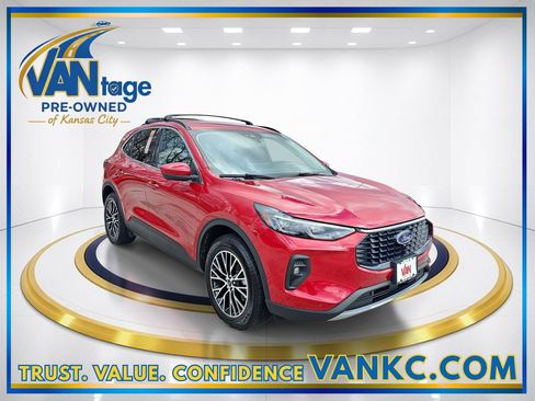 Used 2023 Ford Escape SE w/ PHEV Premium Package FWD image 3