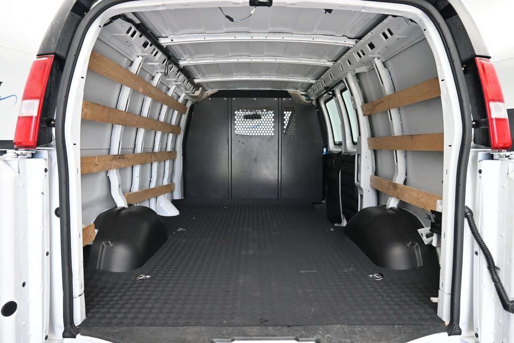 Used 2025 Chevrolet Express 2500 w/ Driver Convenience Package RWD image 16