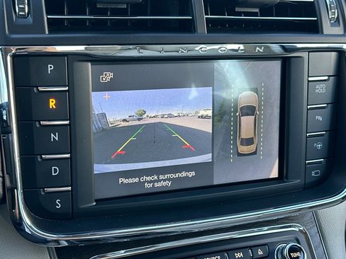 Used 2017 Lincoln Continental Select w/ Technology Package FWD image 20