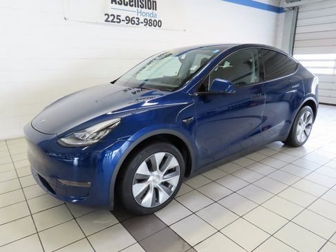 Used 2023 Tesla Model Y Long Range image 2