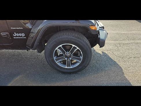 Used 2023 Jeep Wrangler Sahara image 9