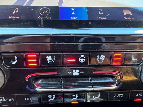 Used 2022 Jeep Grand Cherokee Summit w/ Luxury Tech Group V AWD/4WD image 24