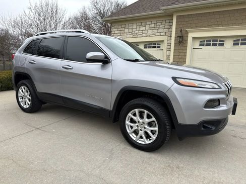 Used 2018 Jeep Cherokee Latitude Plus w/ Cold Weather Group image 6