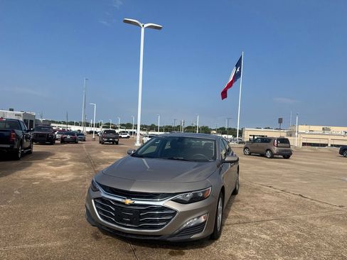 Used 2022 Chevrolet Malibu LT FWD image 6