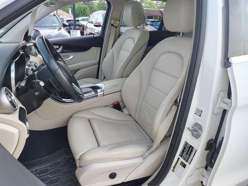 Used 2020 Mercedes-Benz GLC 300 4MATIC image 9