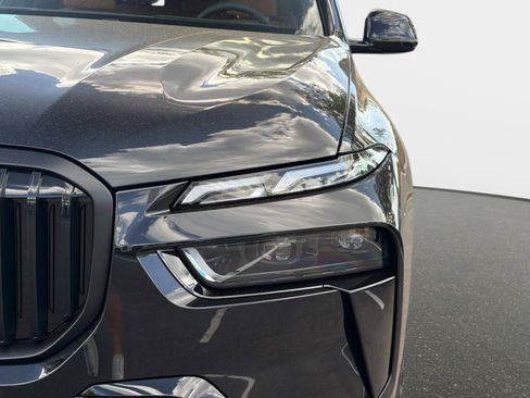 New 2026 BMW X7 xDrive40i w/ M Sport Package AWD/4WD image 9