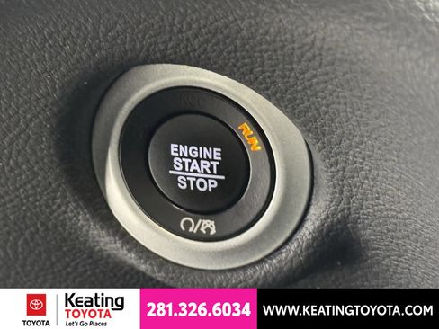 Used 2025 Chrysler Pacifica Limited FWD image 28