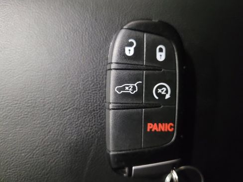 Used 2022 Jeep Grand Cherokee Laredo E w/ Security & Convenience Group image 32