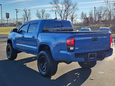 Used 2019 Toyota Tacoma TRD Sport image 4