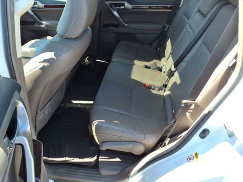 Used 2018 Lexus GX 460 Premium w/ Premium Package image 6