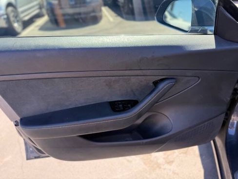 Used 2020 Tesla Model 3 Standard Range RWD image 9