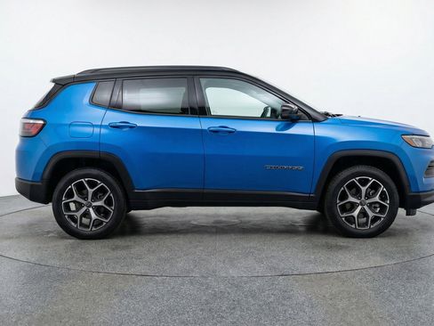 Used 2025 Jeep Compass Limited image 11