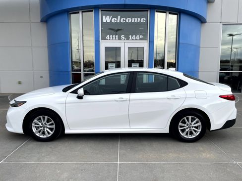 Used 2025 Toyota Camry LE image 1