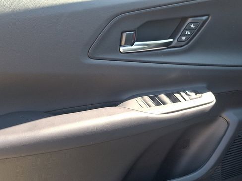 New 2025 Toyota Prius Plug-In Hybrid image 11