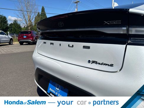Used 2024 Toyota Prius Prime FWD image 7
