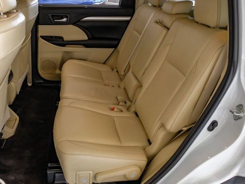 Used 2018 Toyota Highlander XLE image 38