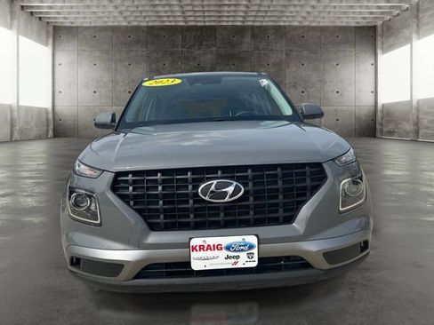 Used 2023 Hyundai Venue SE FWD image 2