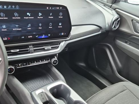 Used 2025 Chevrolet Equinox EV LT image 24