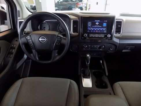 Used 2022 Nissan Frontier SV w/ Technology Package RWD image 12