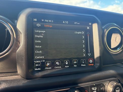 Used 2023 Jeep Gladiator Overland image 34