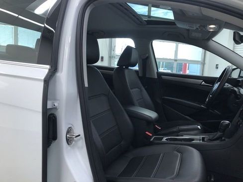 Used 2022 Volkswagen Passat 2.0T SE image 13