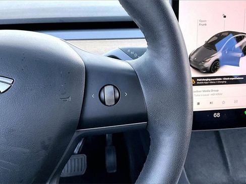 Used 2021 Tesla Model Y Long Range image 12