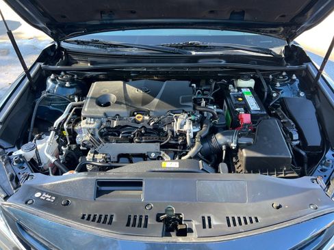 Used 2018 Toyota Camry LE image 31