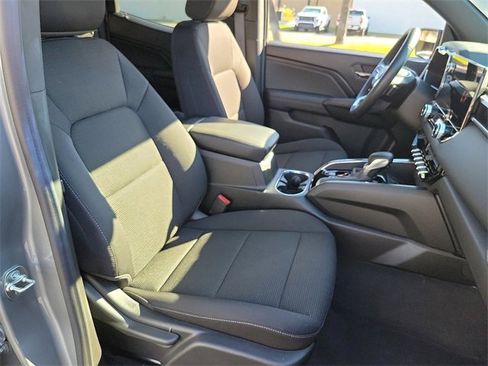 Used 2025 GMC Canyon Elevation image 18