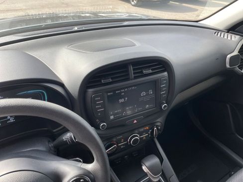 Used 2025 Kia Soul LX w/ LX Technology Package image 17