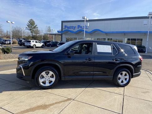 Used 2023 Honda Pilot LX image 5