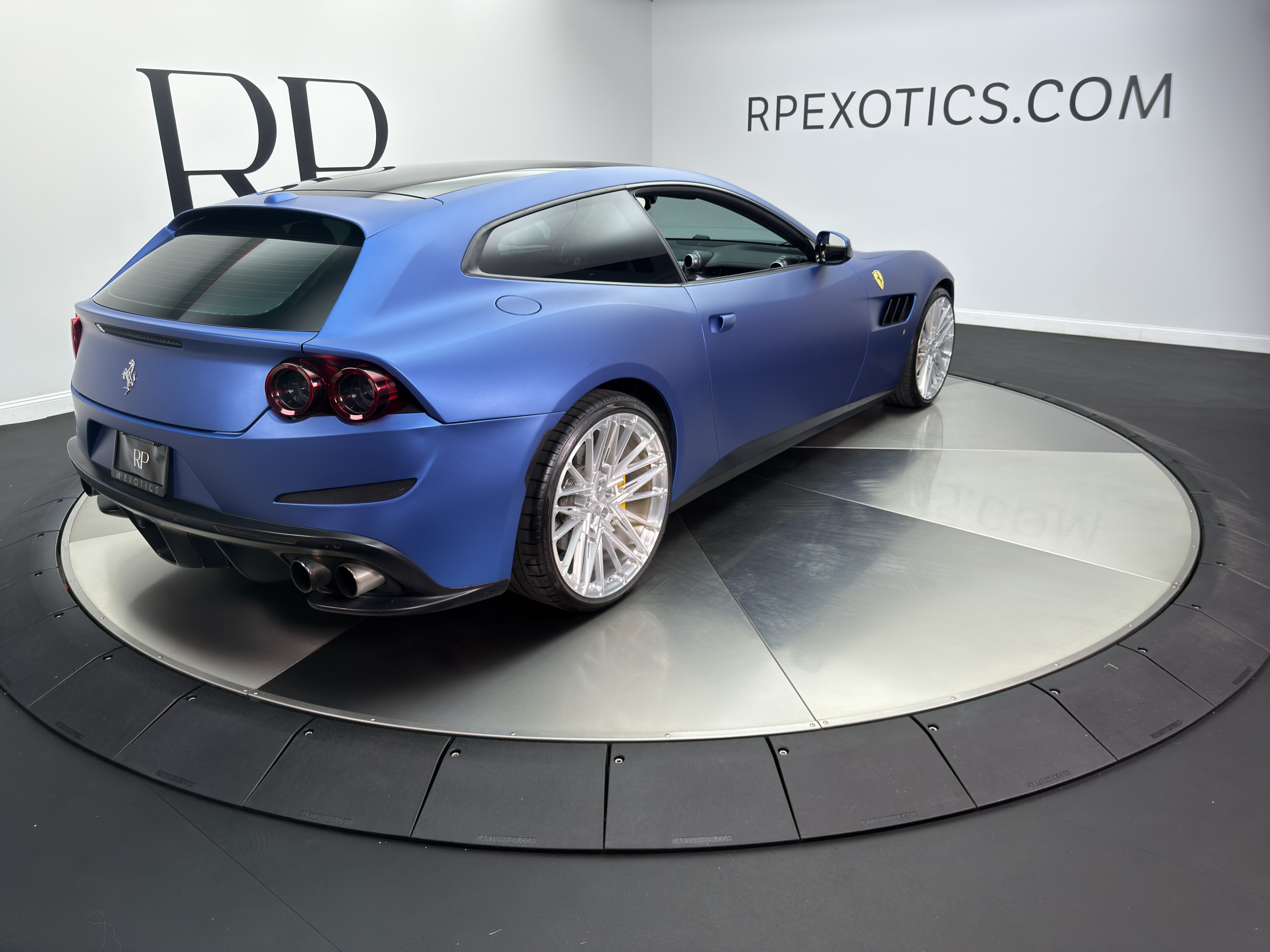 Used 2017 Ferrari GTC4Lusso AWD/4WD image 6