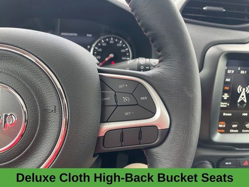 Used 2023 Jeep Renegade Latitude w/ Sun/Sound Group image 18