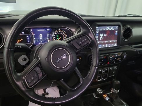 Used 2023 Jeep Gladiator Sport image 3