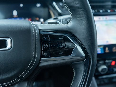 Used 2022 Jeep Grand Cherokee Overland w/ Adv Protech Group III image 28