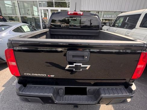 Used 2019 Chevrolet Colorado Z71 w/ Z71 Midnight Edition AWD/4WD image 3