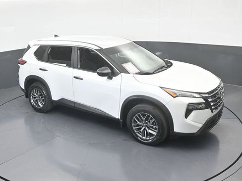 Used 2024 Nissan Rogue S image 47