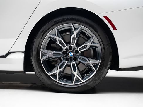 Used 2024 BMW i7 xDrive60 image 22