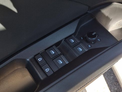 Used 2023 Audi Q4 e-tron Premium Plus w/ Premium Plus image 18