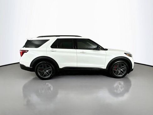 Used 2025 Ford Explorer ST AWD/4WD image 18