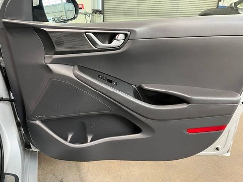 Used 2018 Hyundai Ioniq Limited FWD image 11