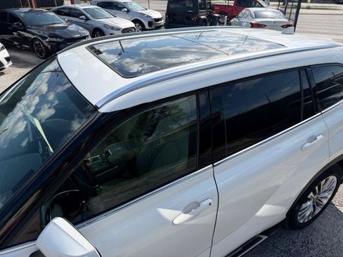 Used 2020 Toyota Highlander Platinum FWD image 9