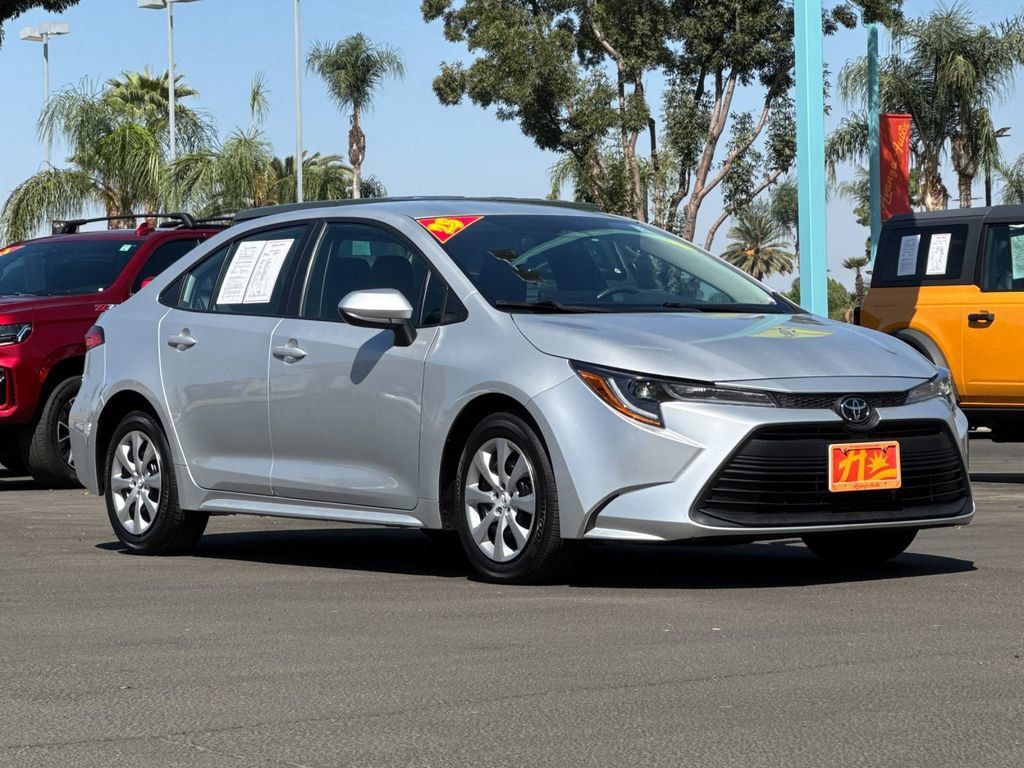 Used 2025 Toyota Corolla LE FWD image 7