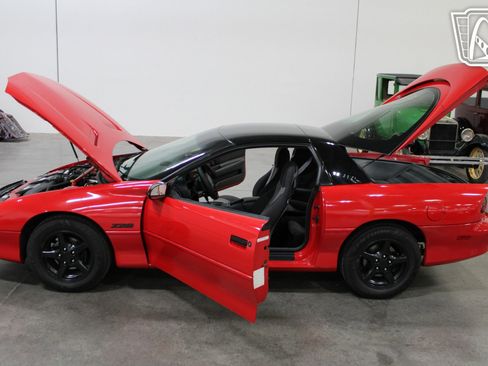 Used 1993 Chevrolet Camaro Z28 RWD image 31