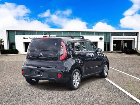 Used 2018 Kia Soul Base image 8