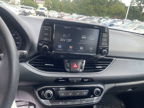 Used 2018 Hyundai Elantra GT FWD image 14
