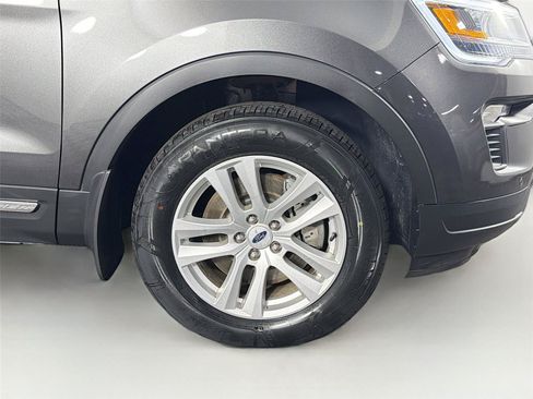 Used 2018 Ford Explorer XLT w/ Equipment Group 202A AWD/4WD image 36