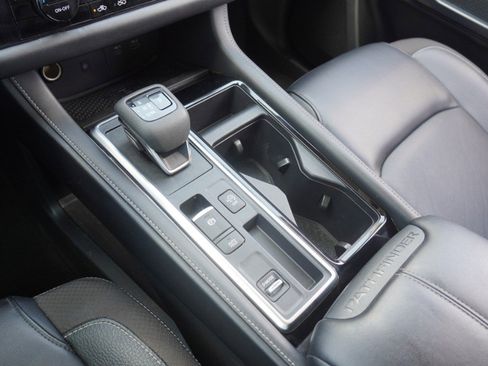 Used 2024 Nissan Pathfinder SL w/ SL Premium Package FWD image 20