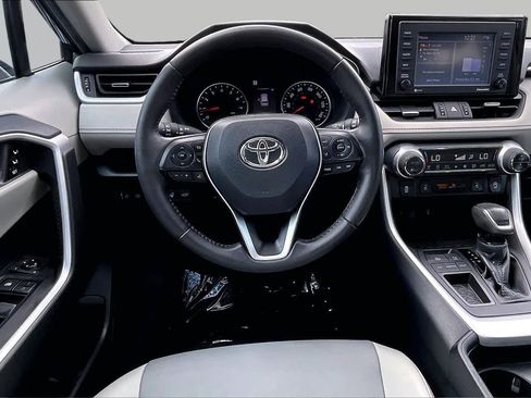 Used 2021 Toyota RAV4 XLE Premium FWD image 6